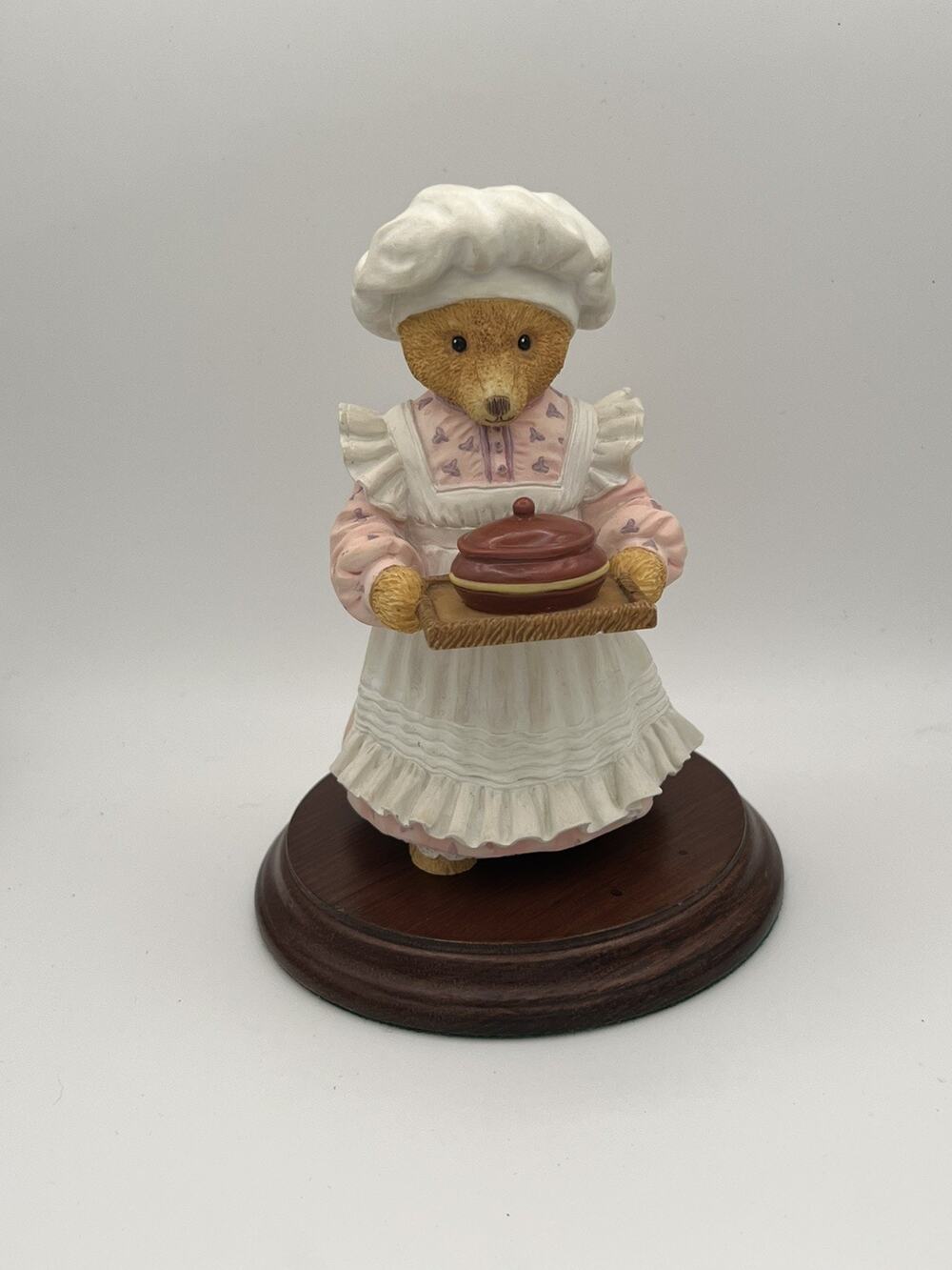 Upstairs Downstairs Bears, Dept. 56 figurine Mrs. Brumble excellent condition